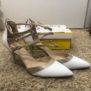 NWT Liz Claiborne White and Gold Heels